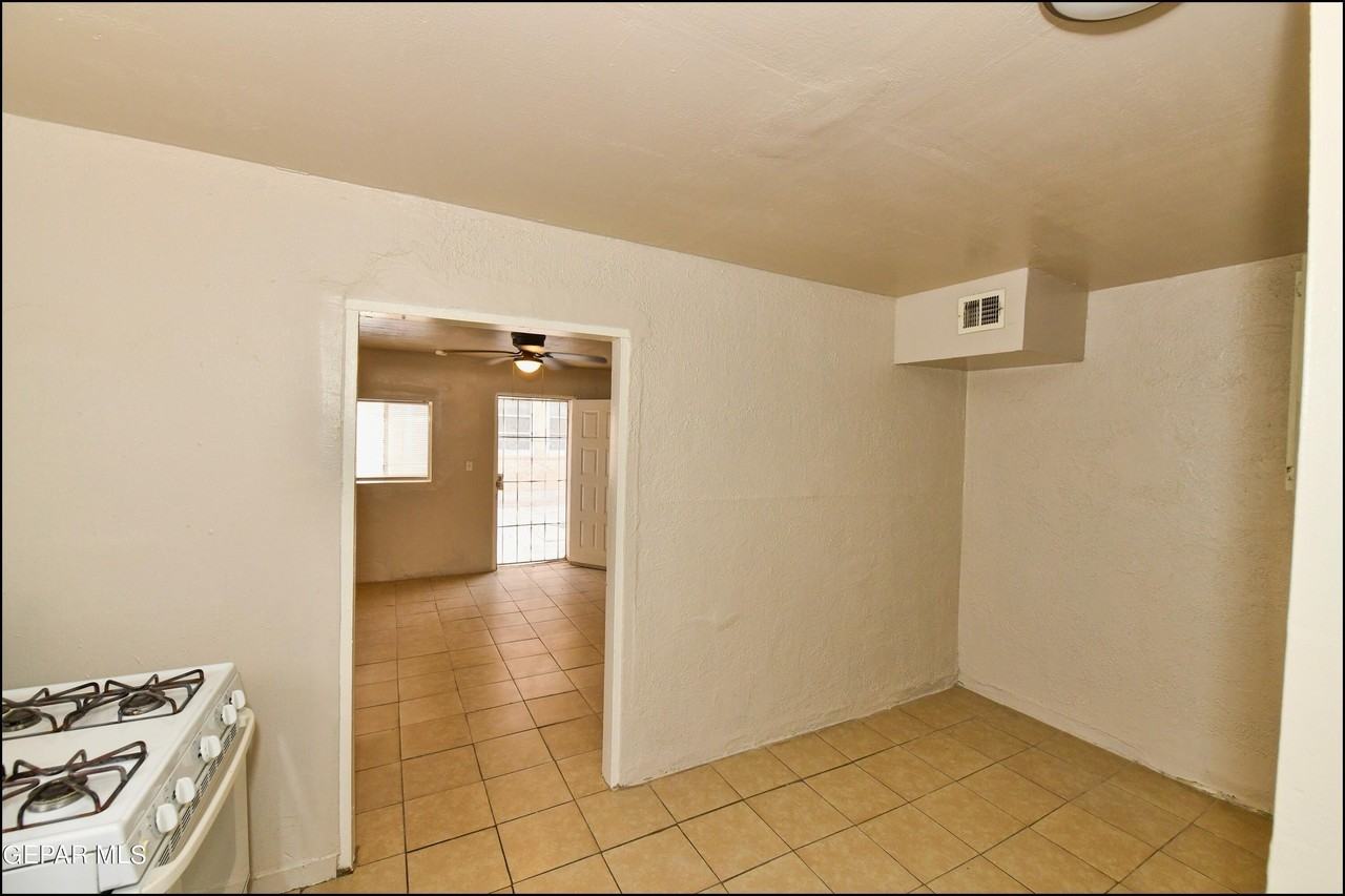 912 S Park St Unit Rear #REAR - Photo 2 of 20