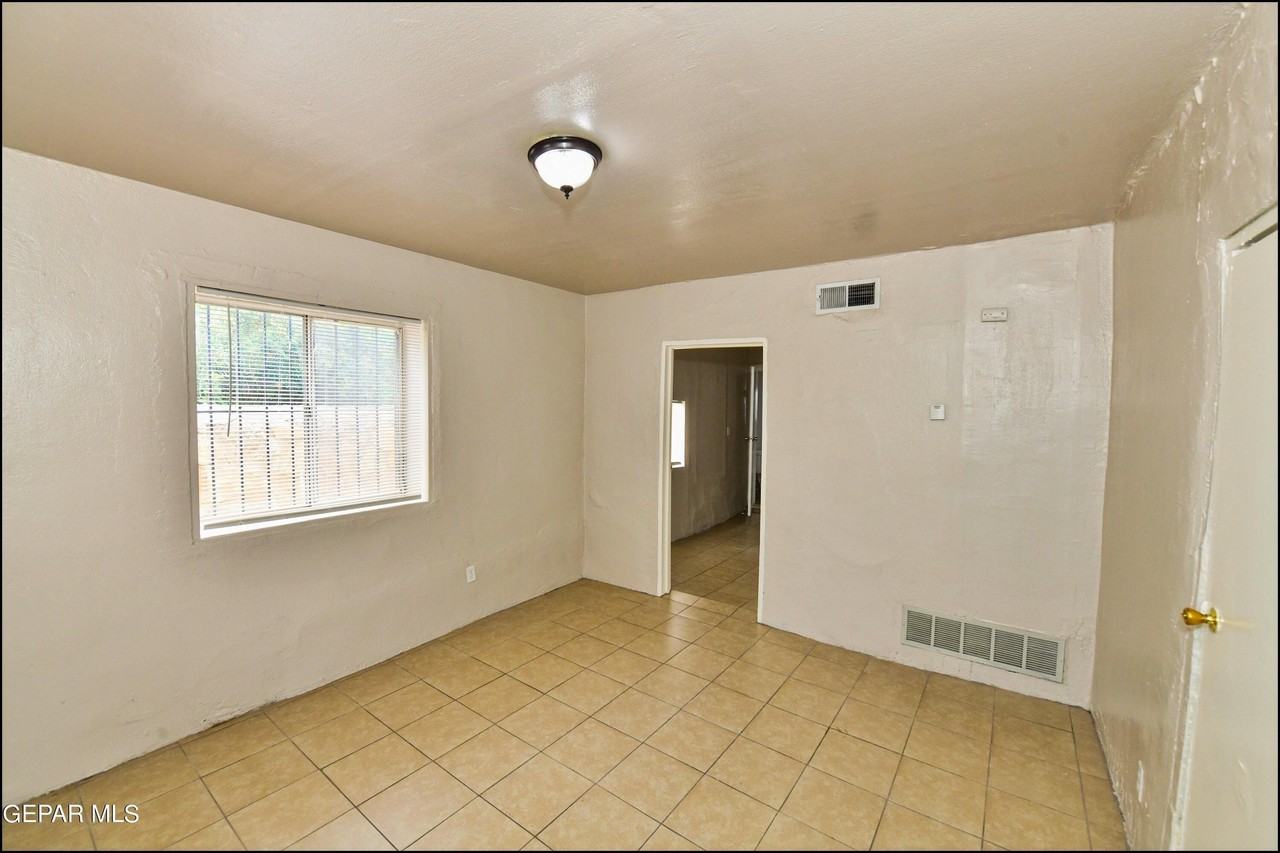 912 S Park St Unit Rear #REAR - Photo 6 of 20