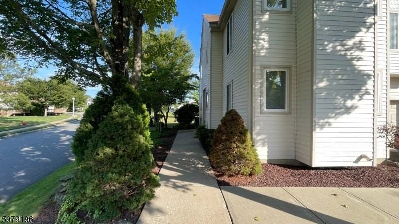 12 Independence Ct - Photo 2 of 38