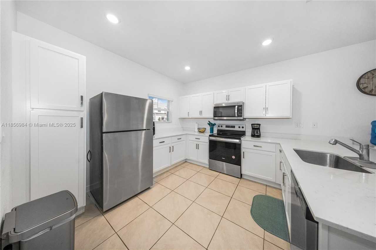 425 Ne 1st Dr - Photo 5 of 22