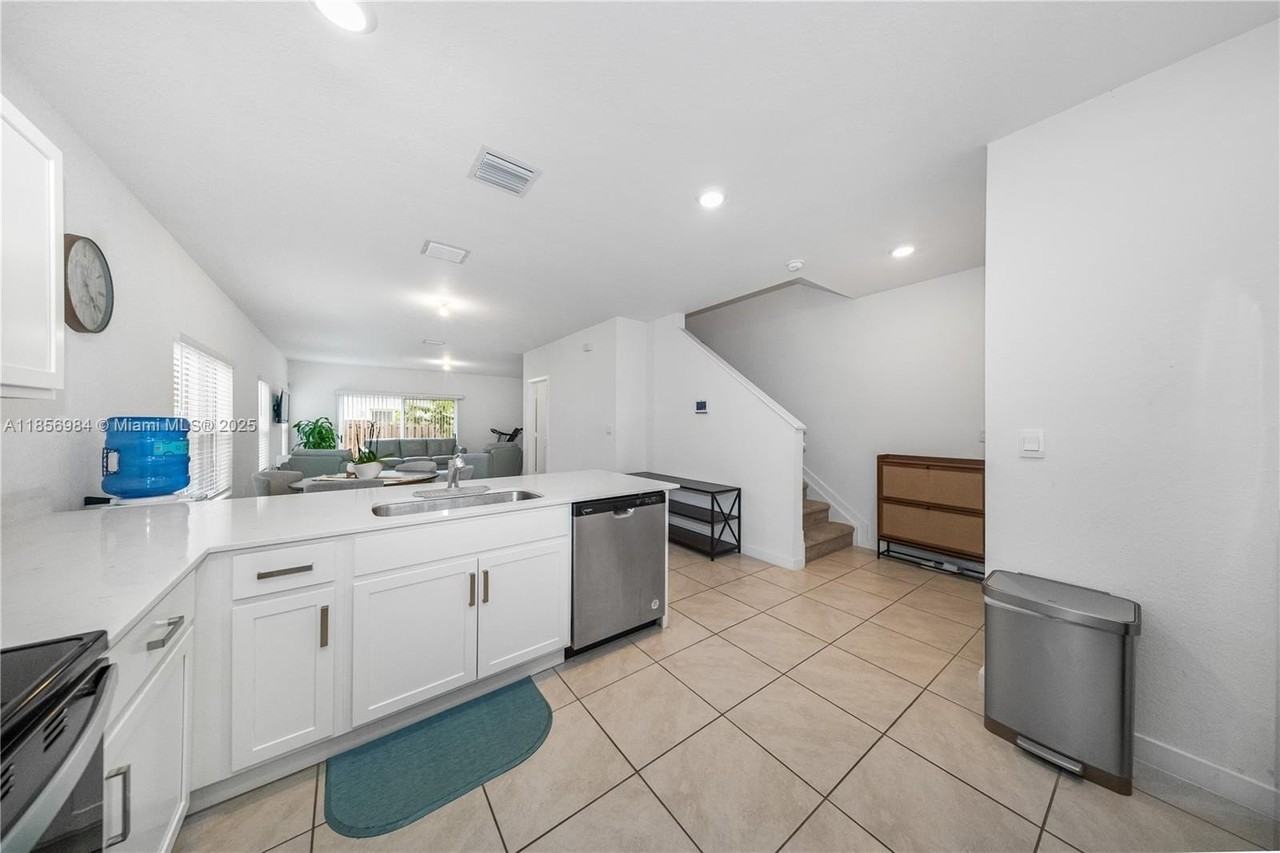 425 Ne 1st Dr - Photo 6 of 22