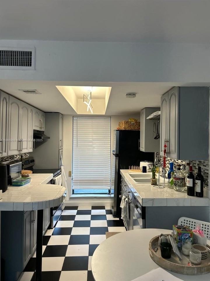 3036 Sw 27th Ave #5 - Photo 5 of 19