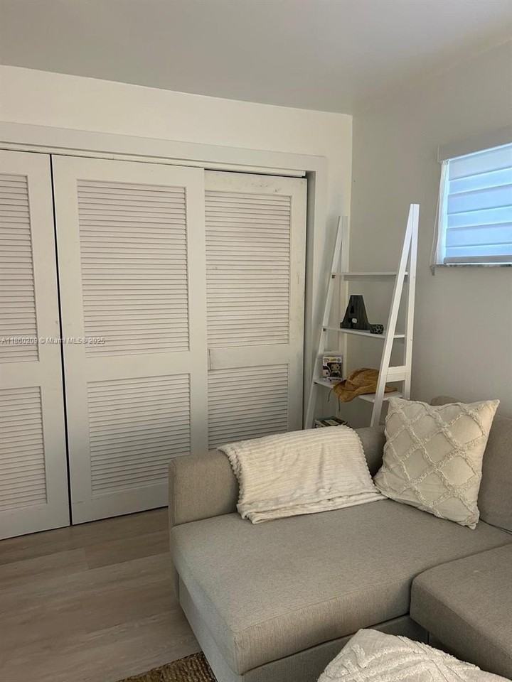 3036 Sw 27th Ave #5 - Photo 7 of 18