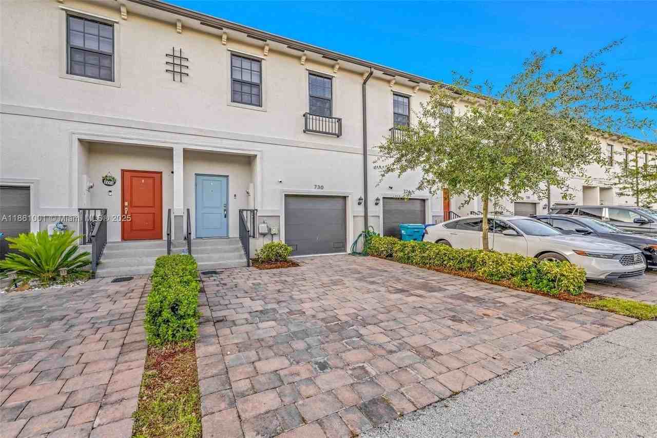 730 Southwest 12th Street - Photo 2 of 18