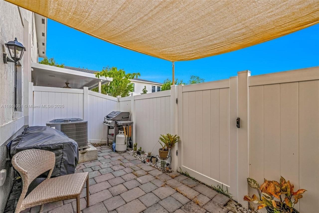 730 Southwest 12th Street - Photo 3 of 18