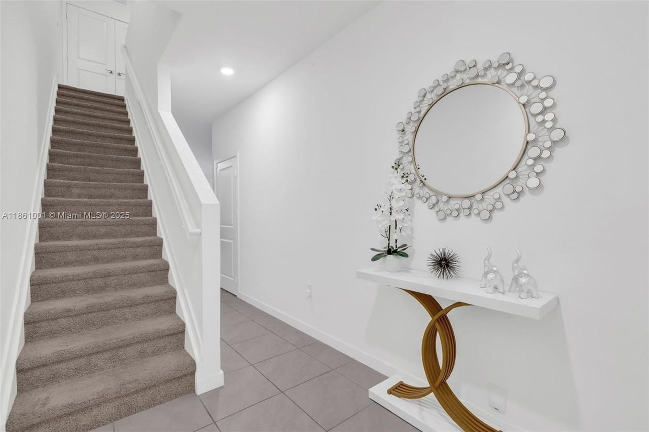 730 Southwest 12th Street - Photo 5 of 18