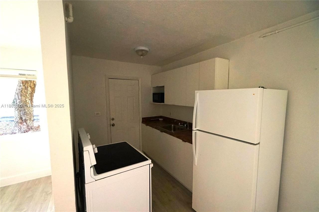 584 Nw 65th St #3 - Photo 7 of 7