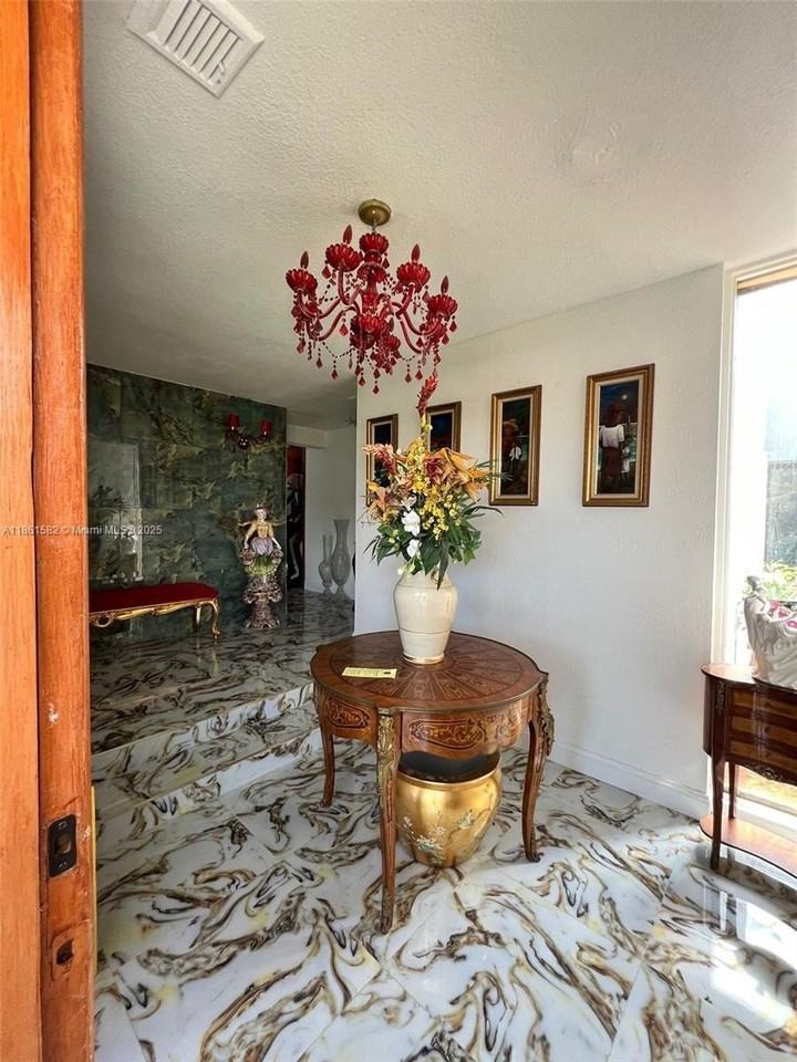 3210 Medinah Cir E #0 - Photo 4 of 32