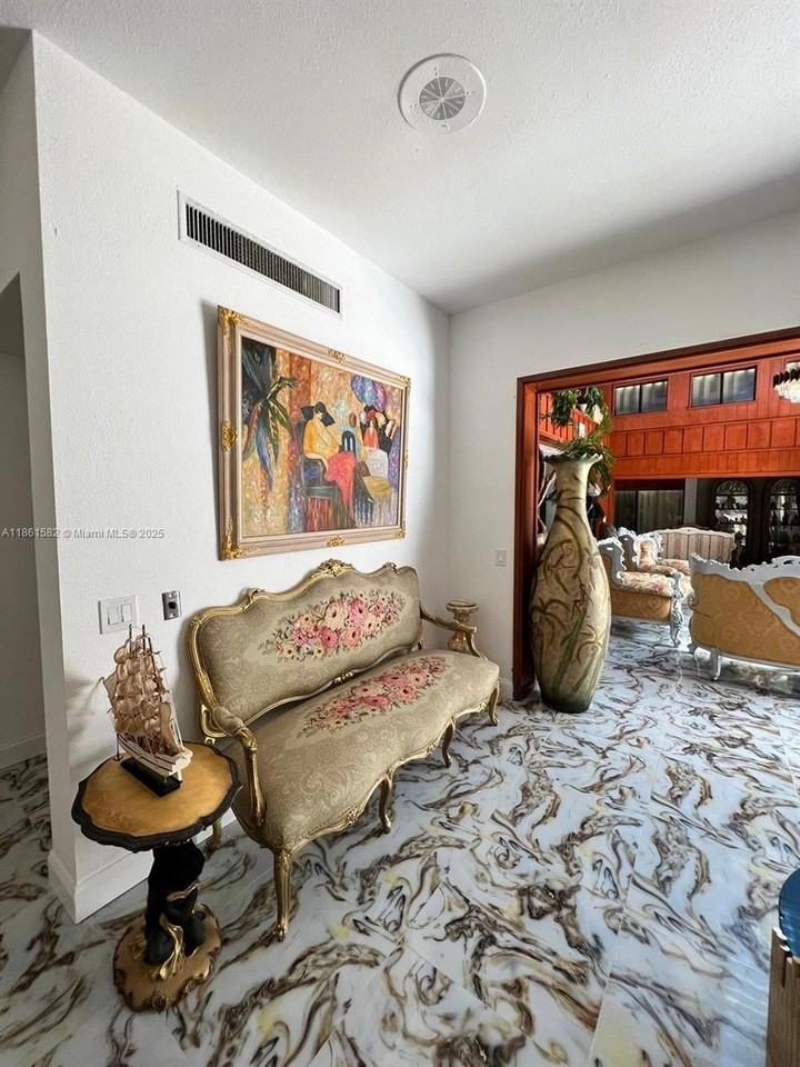 3210 Medinah Cir E #0 - Photo 5 of 32