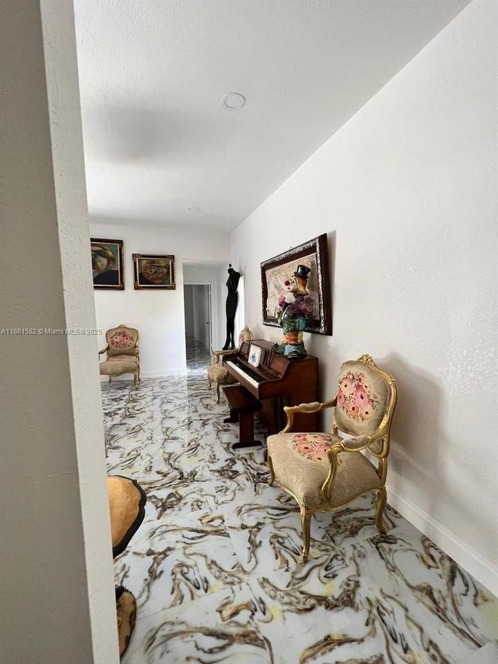 3210 Medinah Cir E #0 - Photo 7 of 32