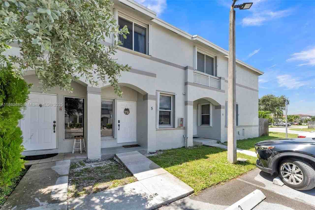 21245 Ne 8th Pl #5 - Photo 2 of 50