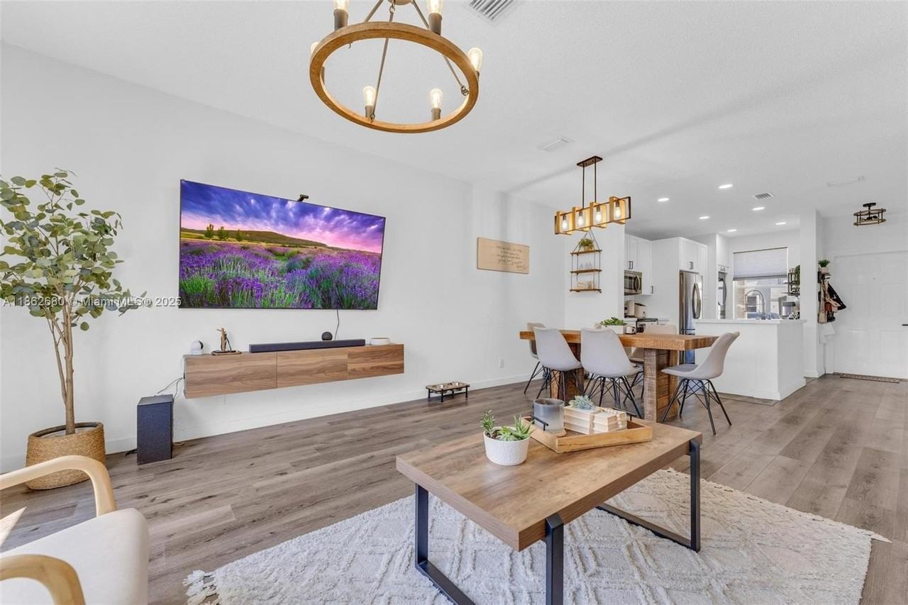 21245 Ne 8th Pl #5 - Photo 4 of 50