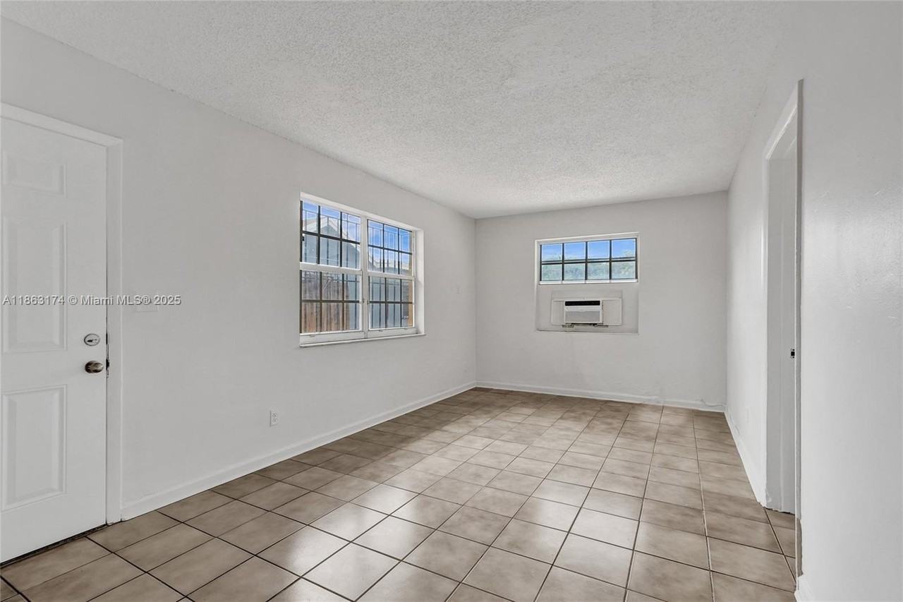 2525 2525 Superior St #4 - Photo 2 of 18