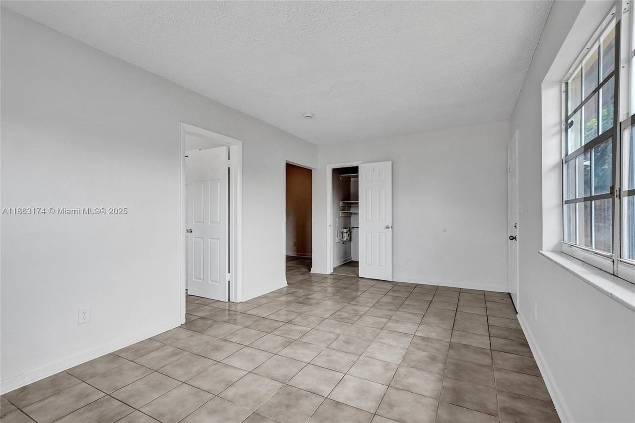 2525 2525 Superior St #4 - Photo 3 of 18