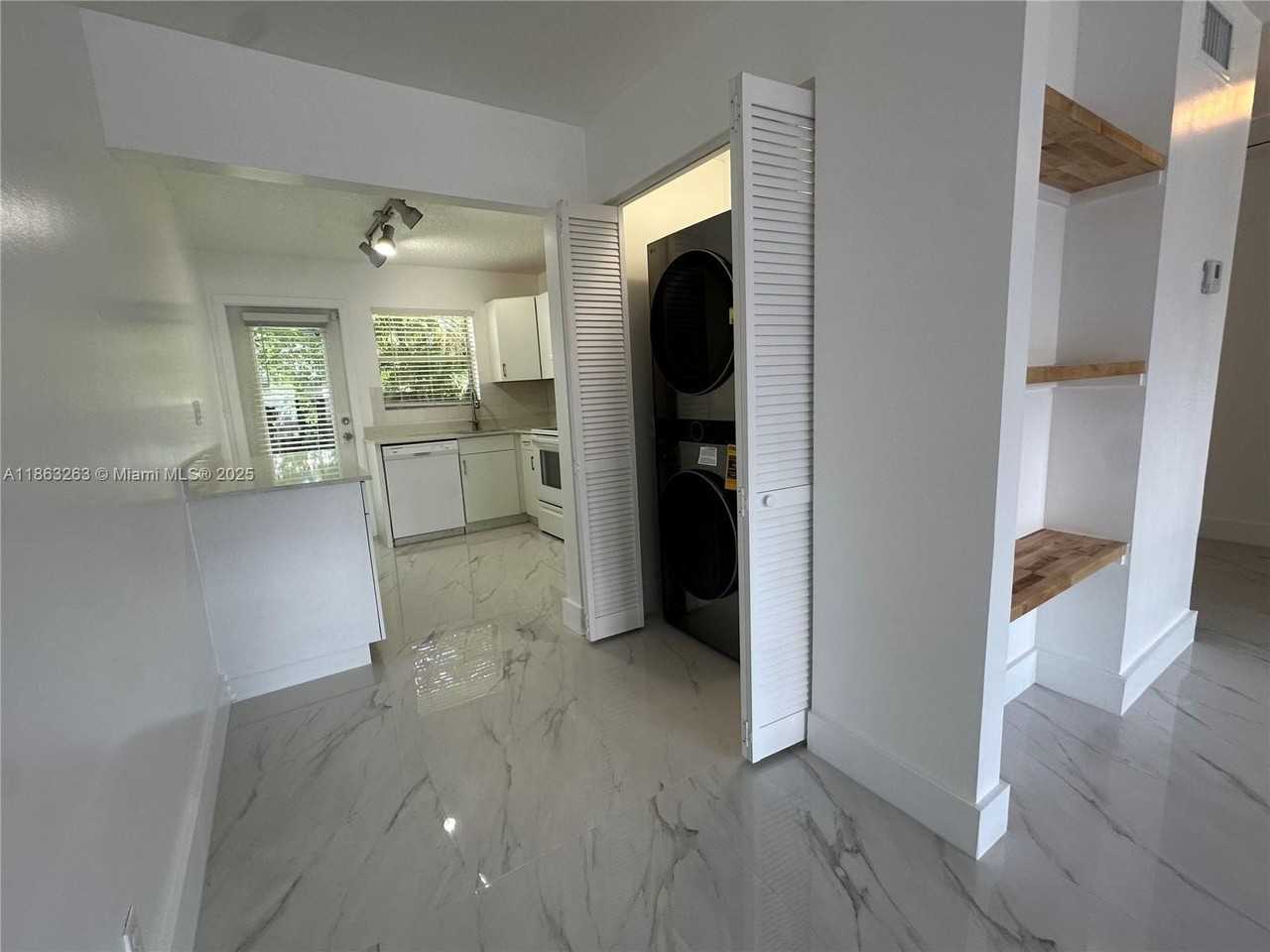 1831 Sw 24th St #0 - Photo 5 of 19