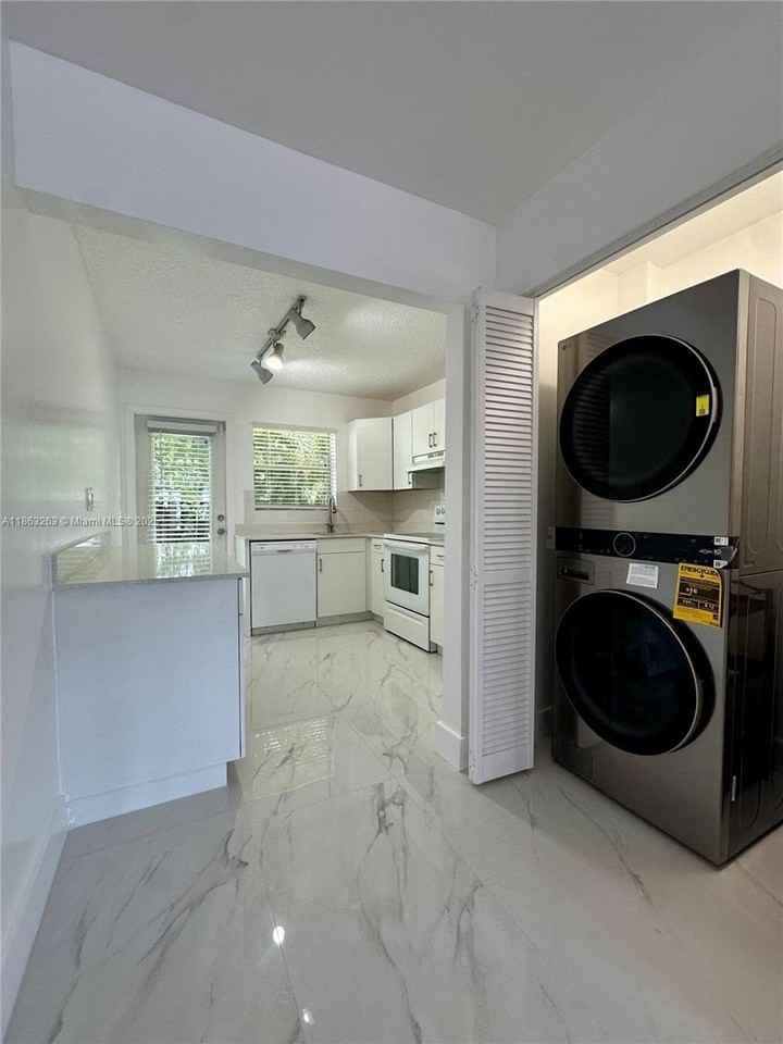 1831 Sw 24th St #0 - Photo 6 of 19