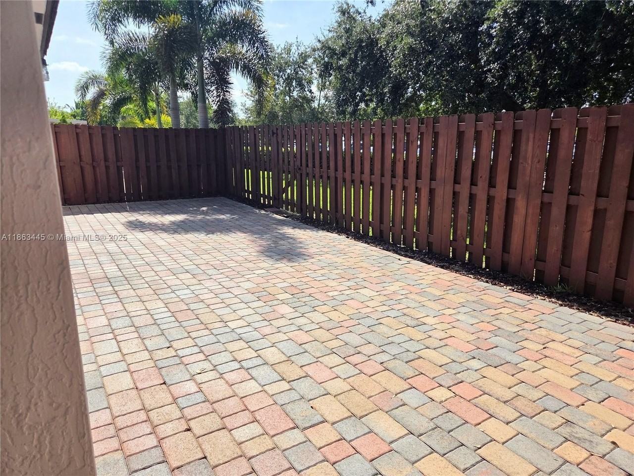 2274 Ne 3rd Ct - Photo 2 of 25