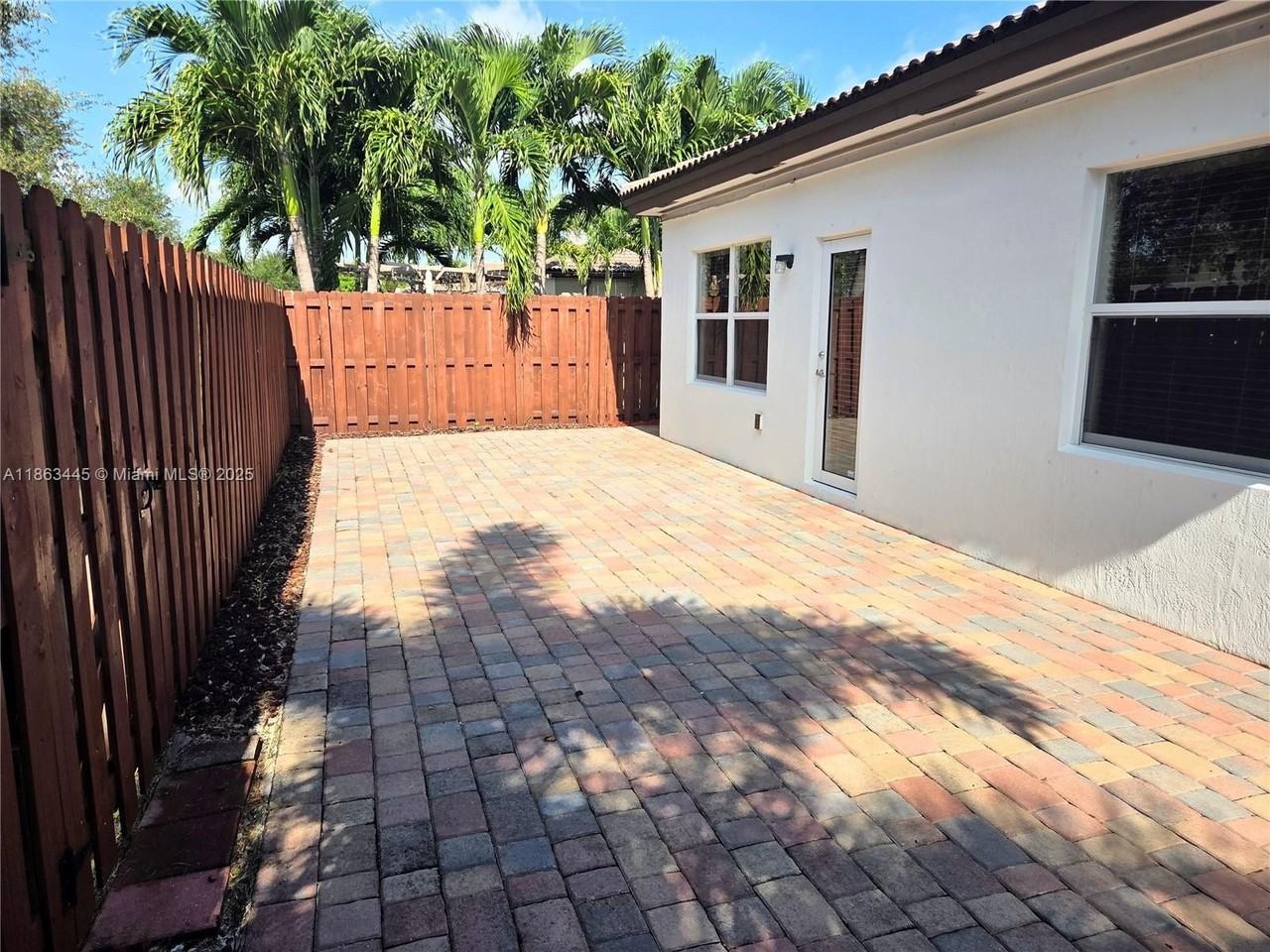 2274 Ne 3rd Ct - Photo 3 of 25