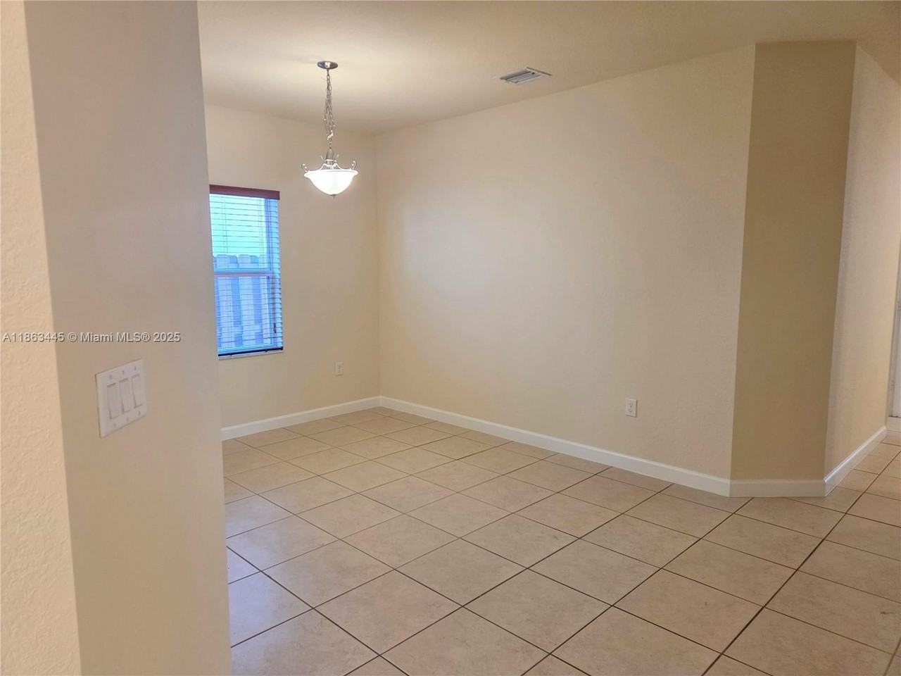 2274 Ne 3rd Ct - Photo 5 of 25