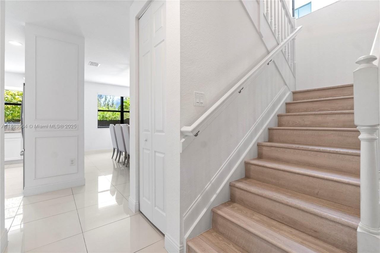 9974 Nw 86th Ter - Photo 7 of 50