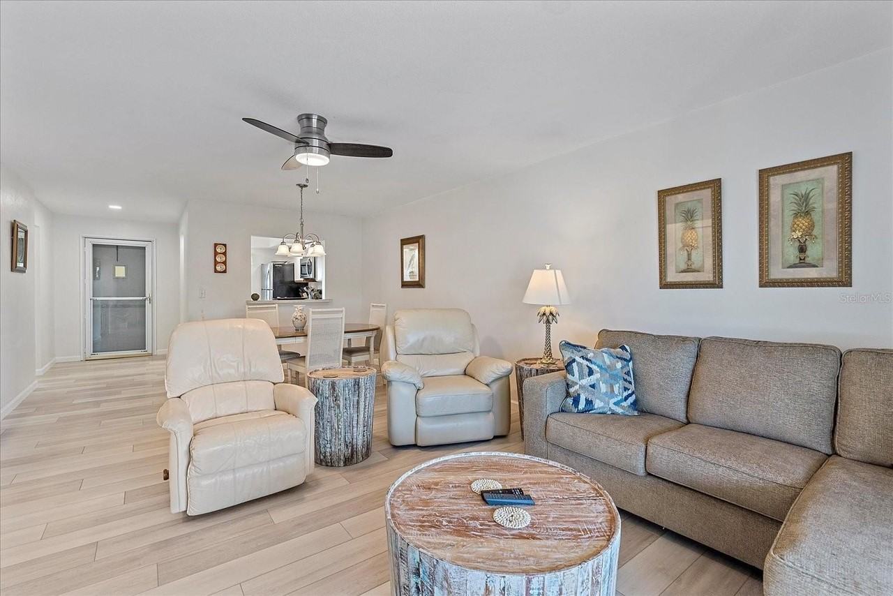 320 Mission Trl N #B - Photo 5 of 25