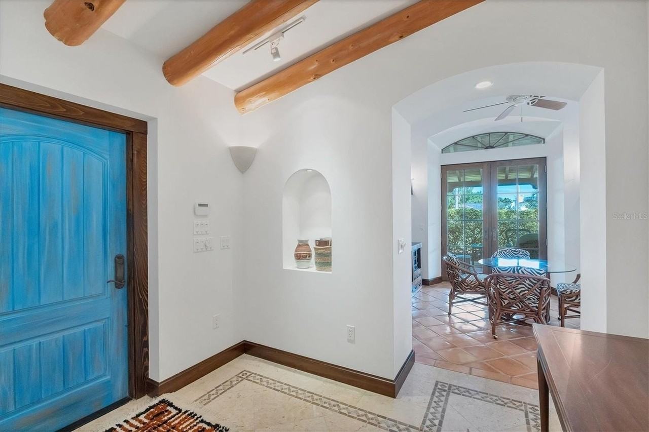 1021 10th St W - Photo 4 of 34