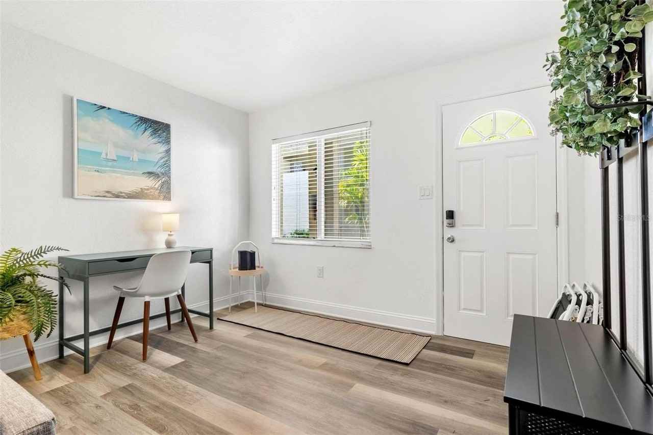 2704 2nd St #2 - Photo 3 of 32