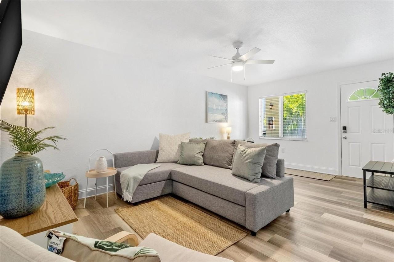 2704 2nd St #2 - Photo 4 of 32