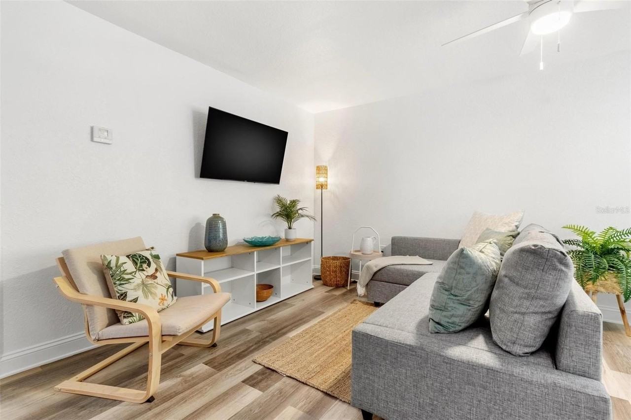 2704 2nd St #2 - Photo 6 of 32