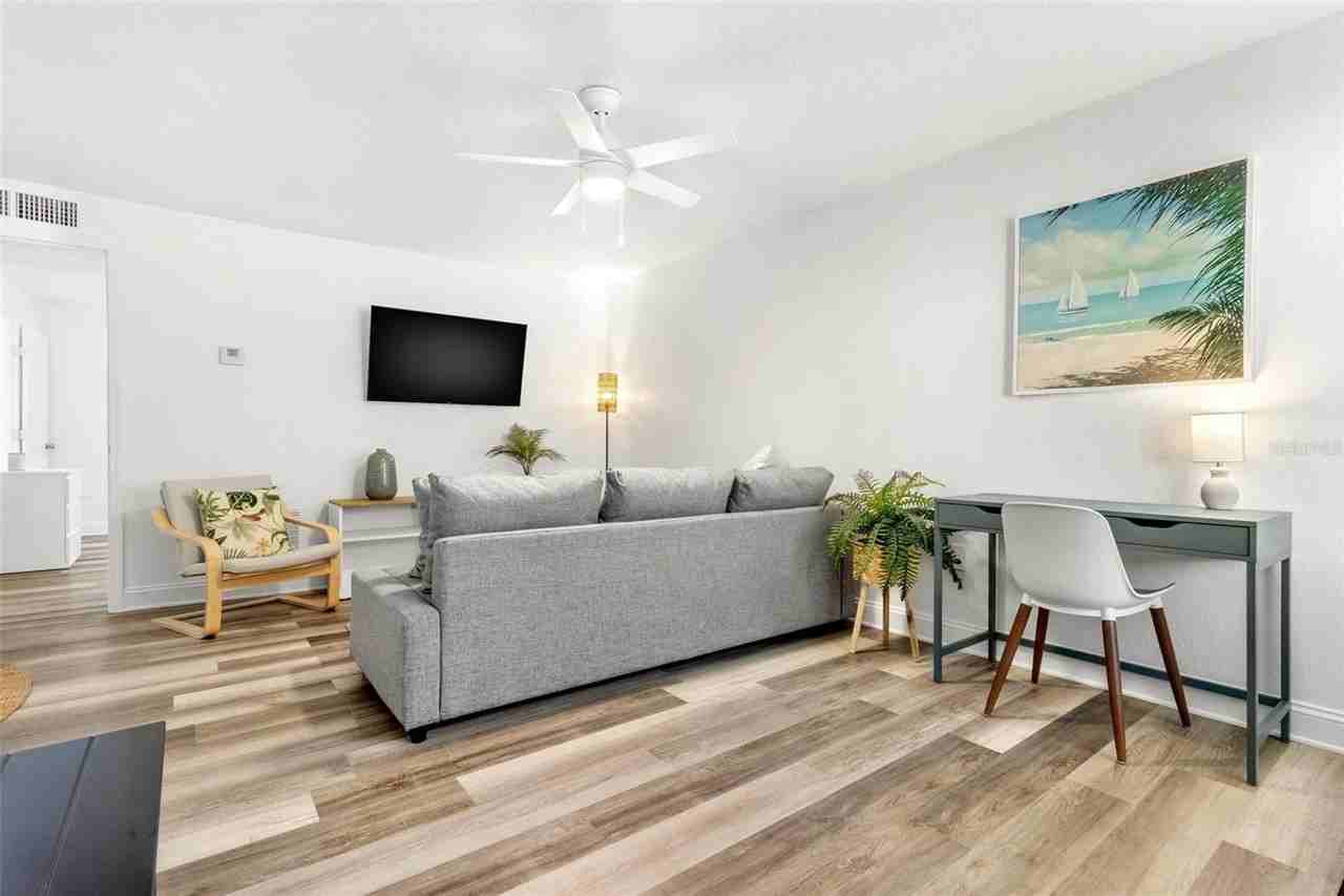 2704 2nd St #2 - Photo 7 of 32