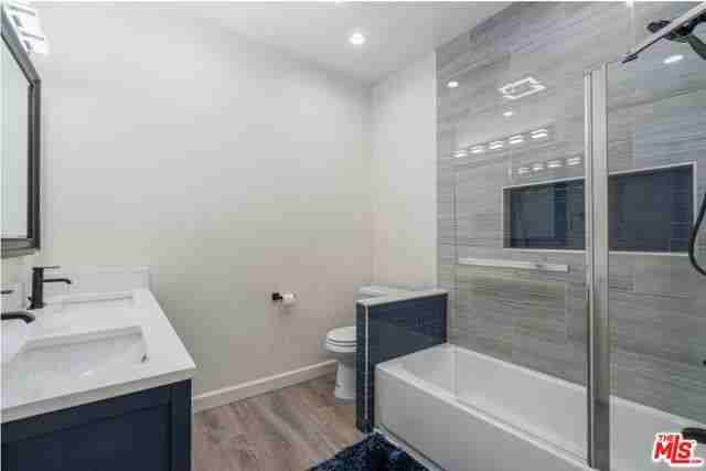 3216 W 30th St - Photo 2 of 8