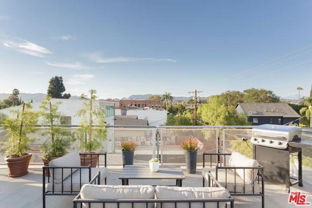 530 N Larchmont Blvd #3 - Photo 2 of 8