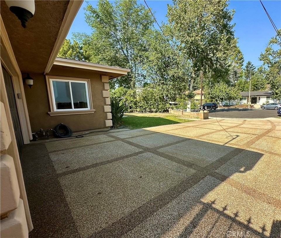 5433 Beeler Ave - Photo 3 of 50