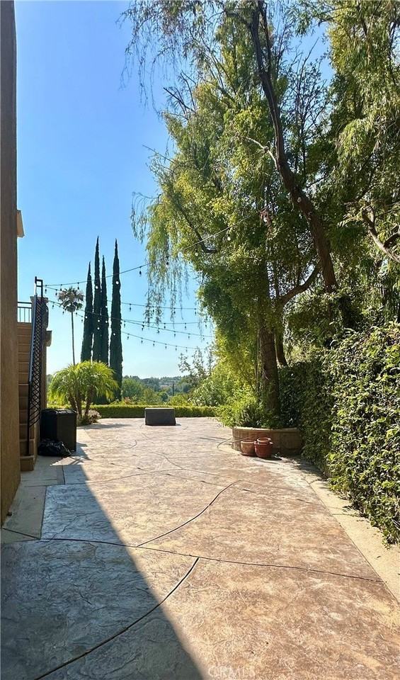 5433 Beeler Ave - Photo 4 of 50