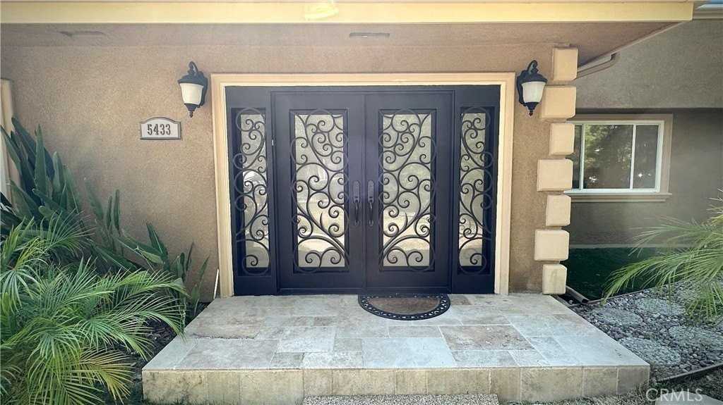 5433 Beeler Ave - Photo 5 of 50