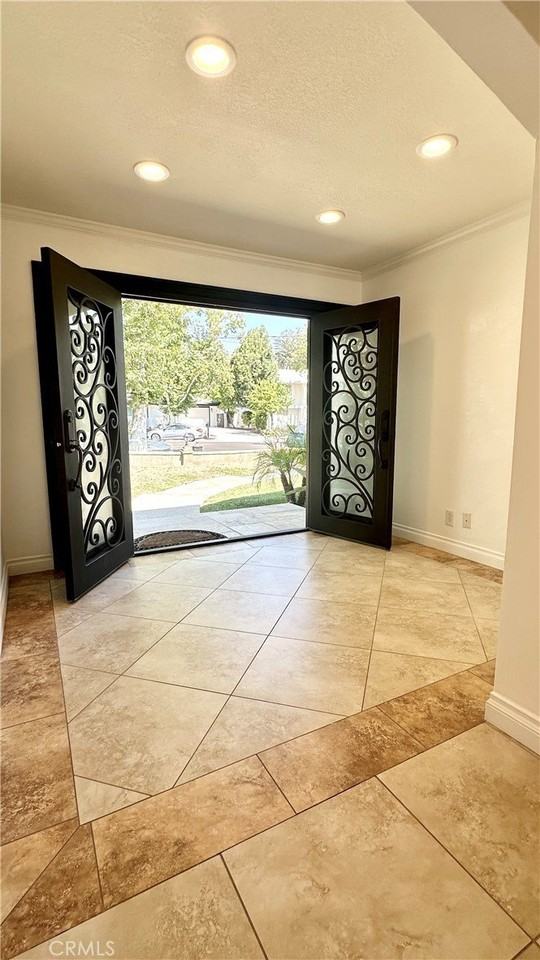 5433 Beeler Ave - Photo 7 of 50