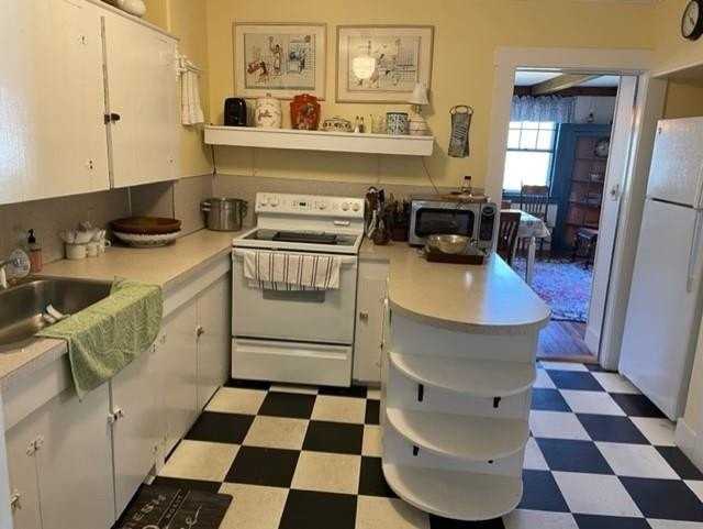 32 Birch Bluff Road - Photo 3 of 12