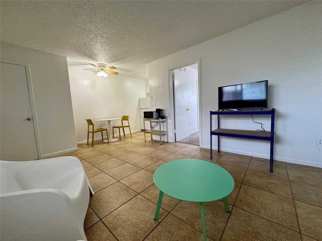 1415 Sewell St #1 - Photo 3 of 14