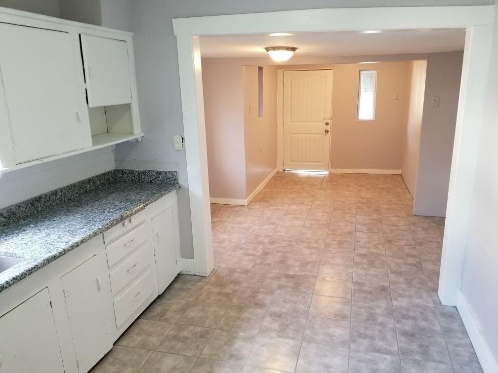 2310 Roosevelt Ave - Photo 3 of 7