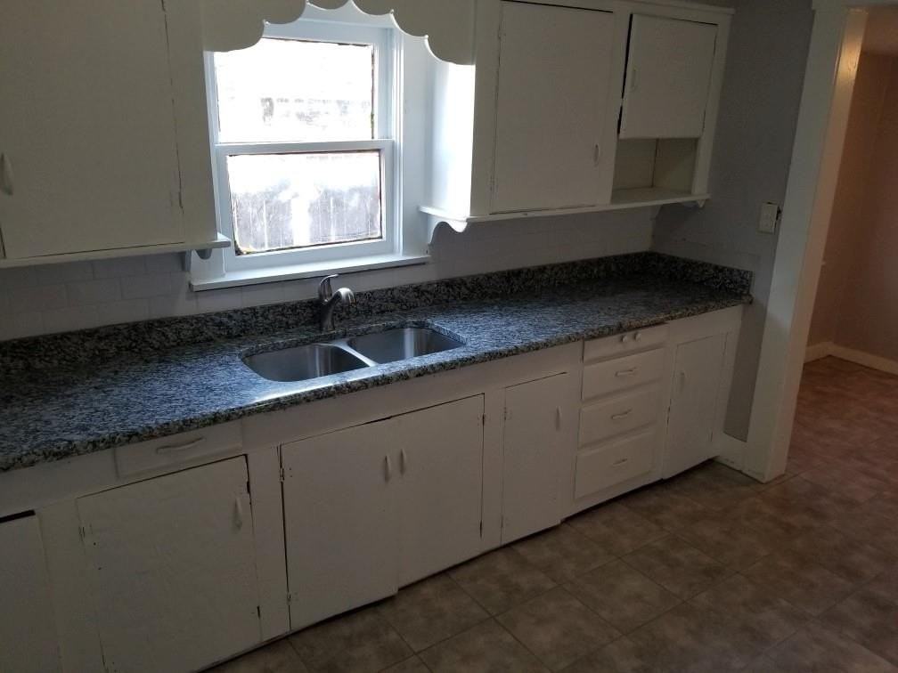 2310 Roosevelt Ave - Photo 4 of 7