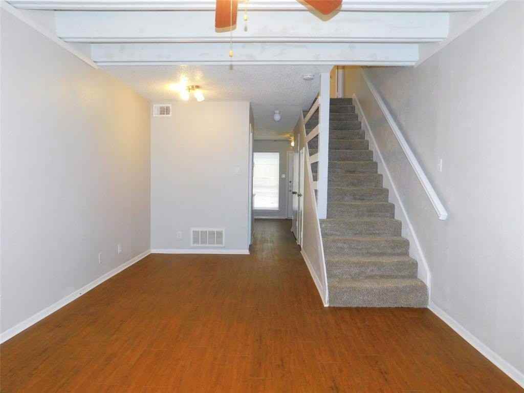 1911 Kingswood Ct - Photo 4 of 22