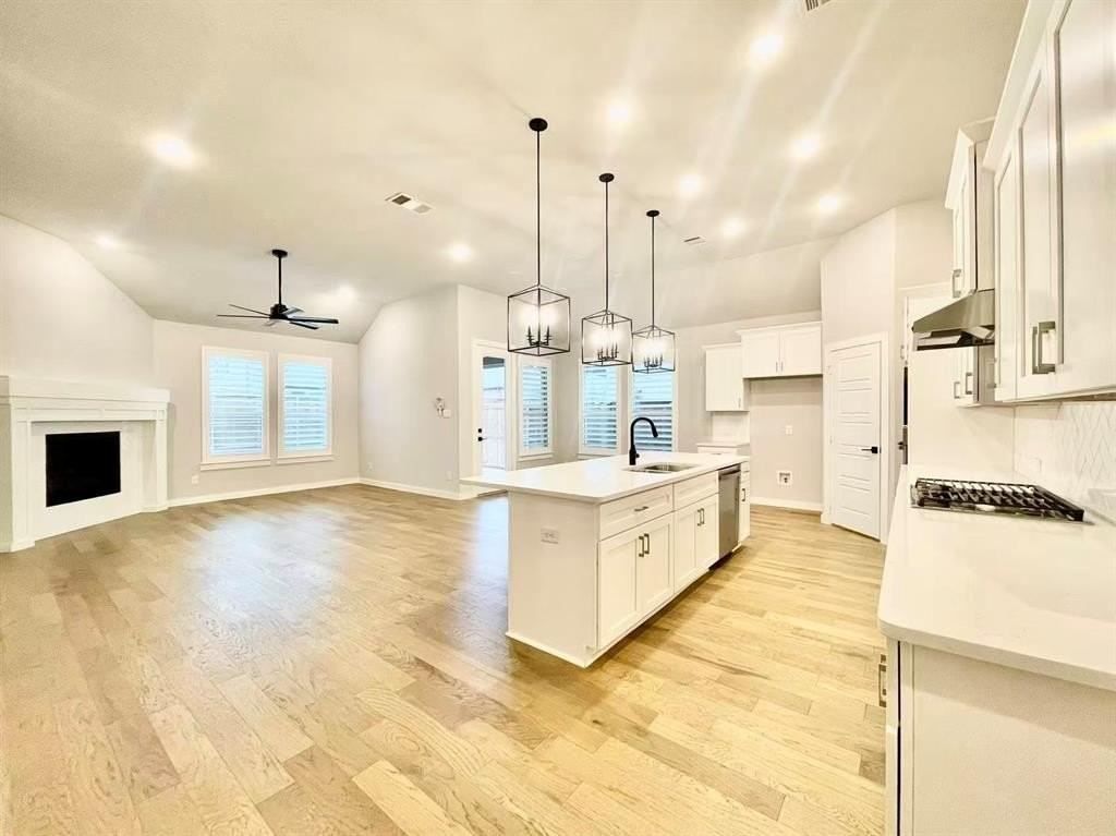 3507 Clara Dr - Photo 4 of 37