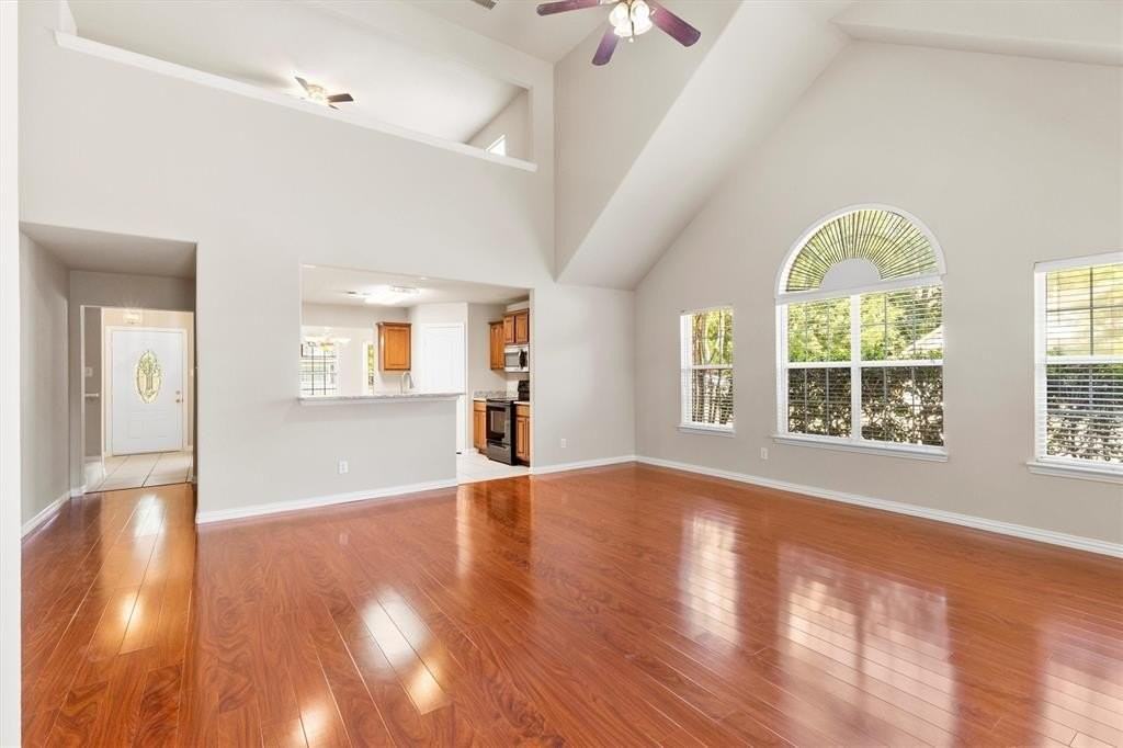 501 W Leland Ave - Photo 3 of 34