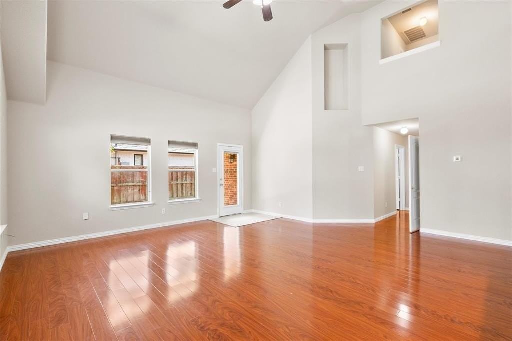 501 W Leland Ave - Photo 4 of 34