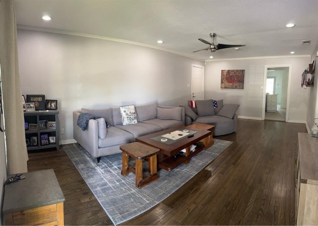 4516 Pershing Ave - Photo 3 of 10