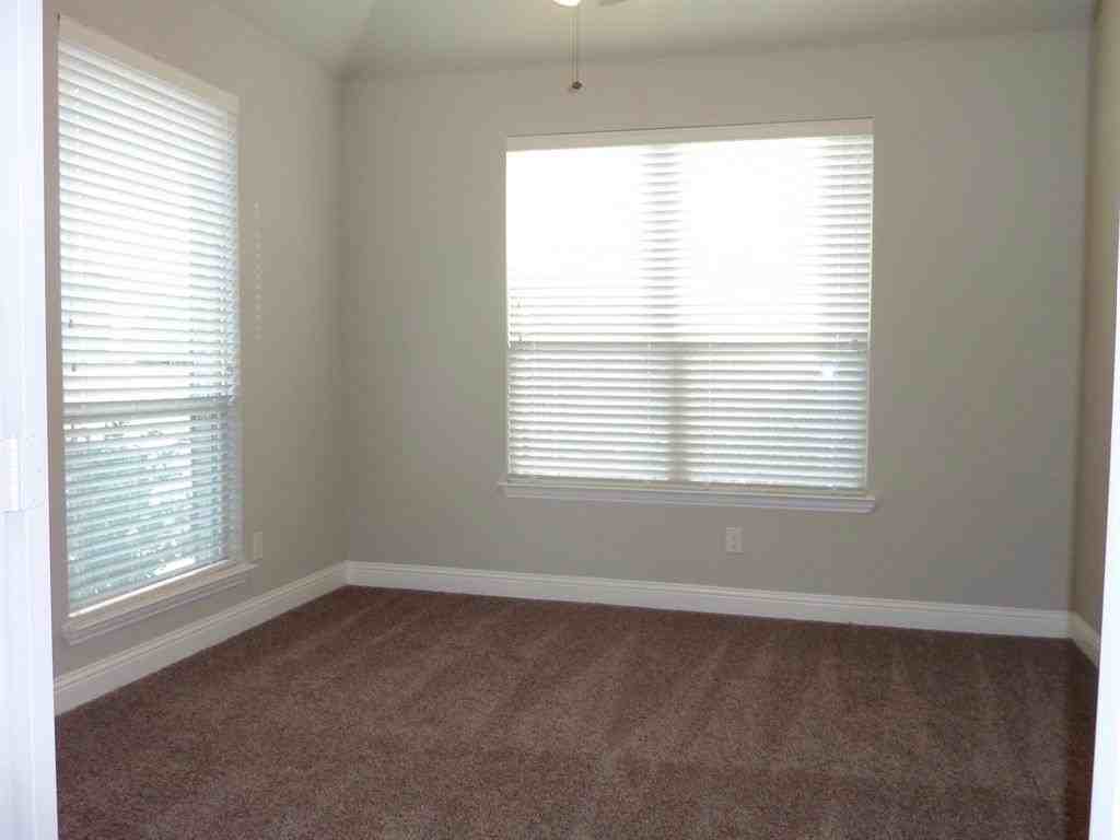 5121 Prospect St - Photo 4 of 32