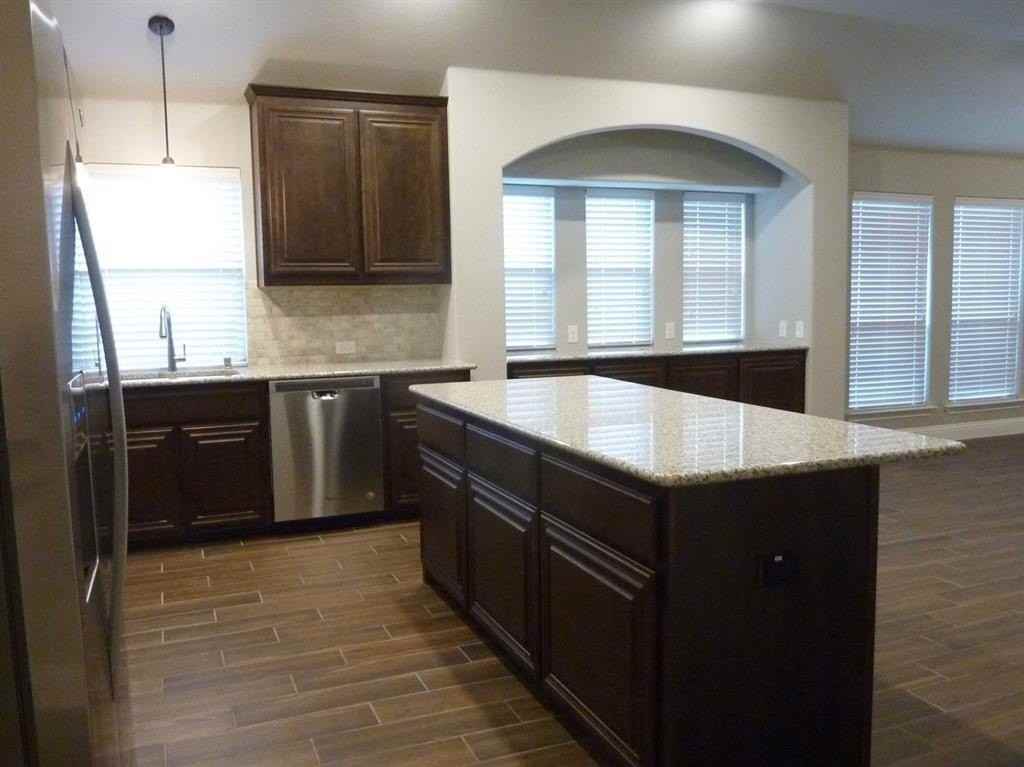 5121 Prospect St - Photo 5 of 32