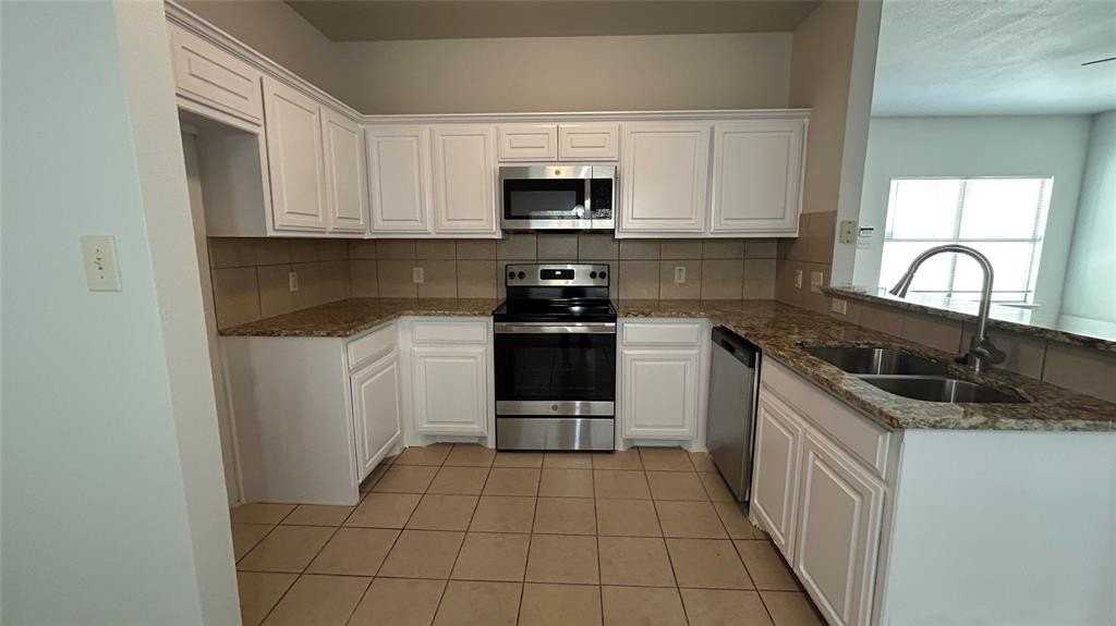 3243 Wexford Drive - Photo 5 of 32