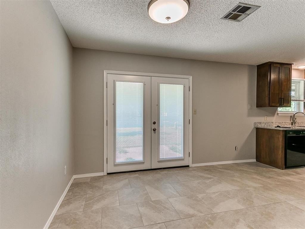 1608 Canterbury St - Photo 4 of 19