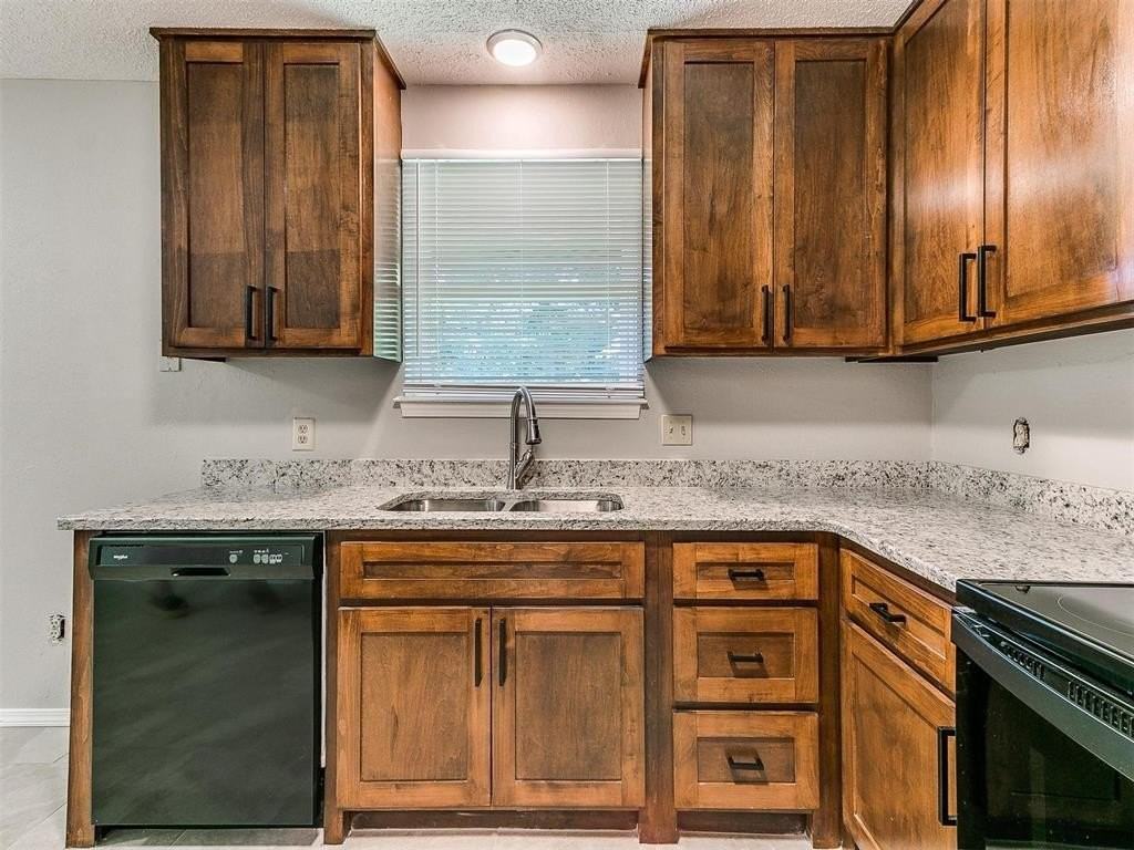 1608 Canterbury St - Photo 6 of 19